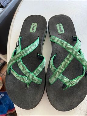 Teva Olowahu Strappy Sandal Flip Flops Size 8